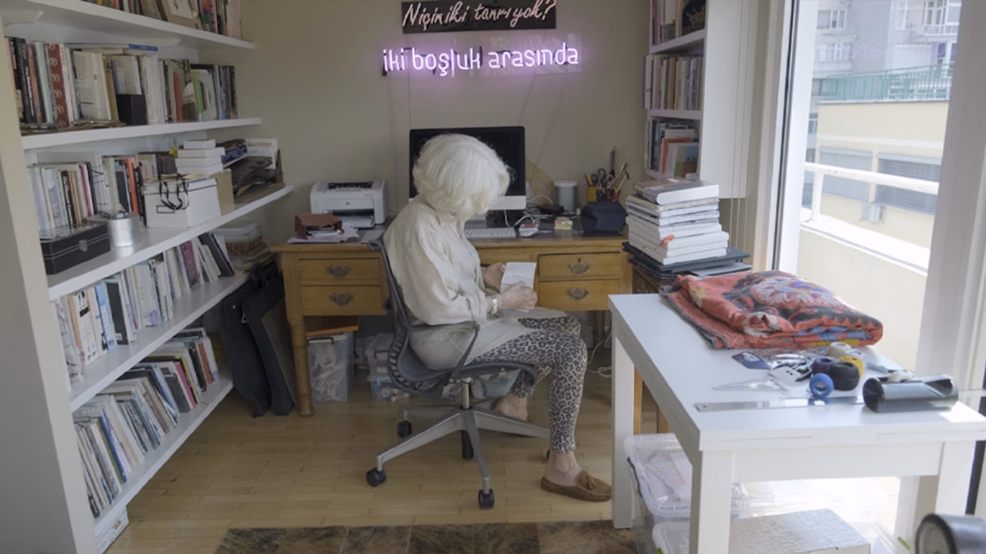 İki Boşluk Arasında