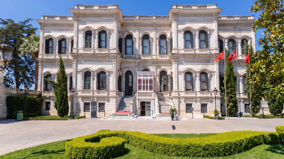 Yıldız Sarayı'nda Bir Gün - Bir İmparatorluğun Son Yarım Asrı 